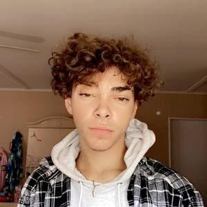 Meet your Posher, Dominic